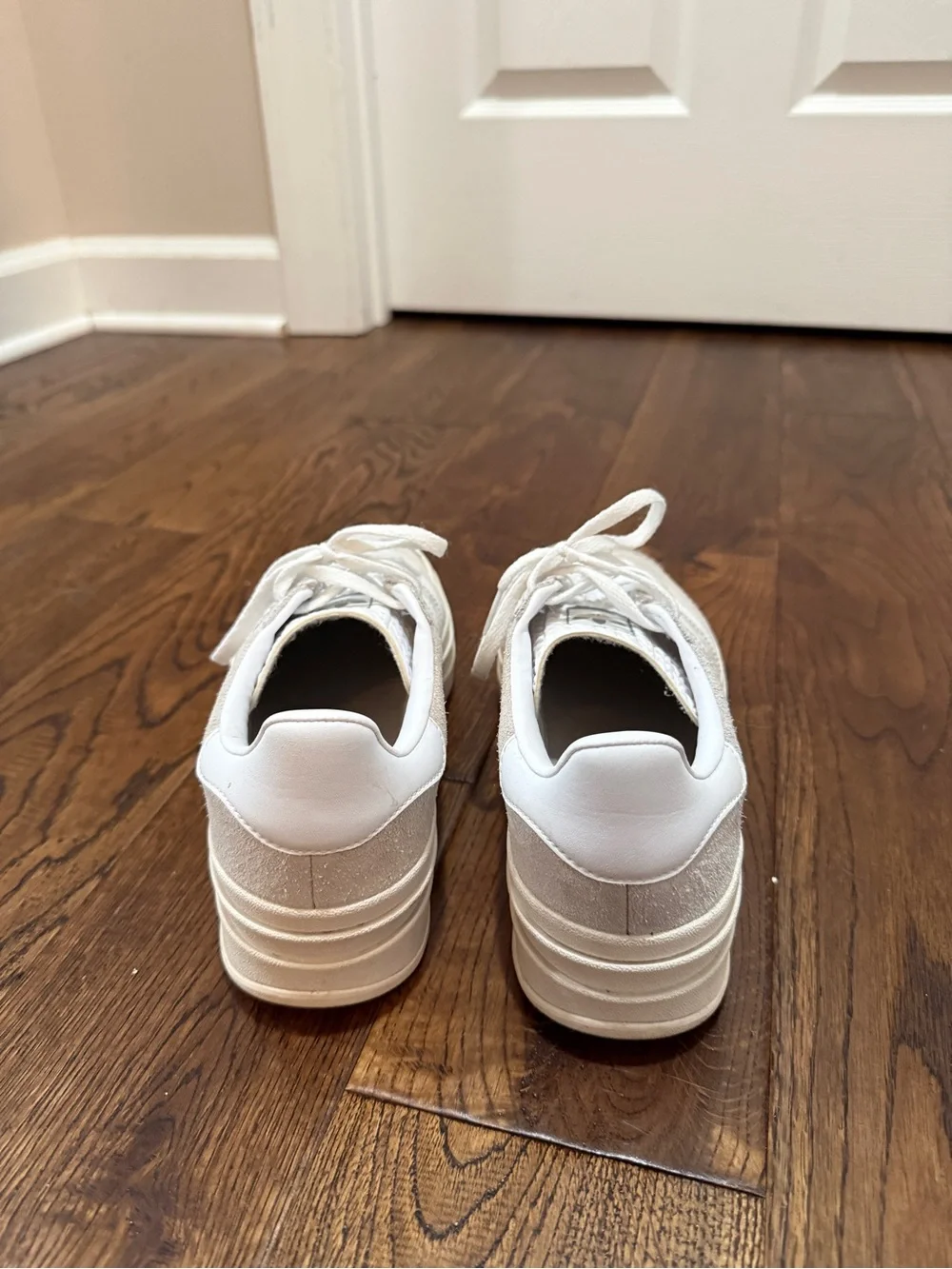 Women’s Adidas Gazelle Sneakers Size 8